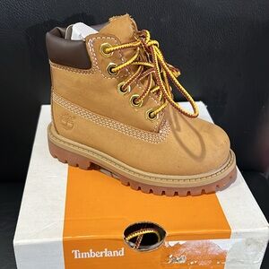 Size 6 toddler timbs. Lightly used VNDS -